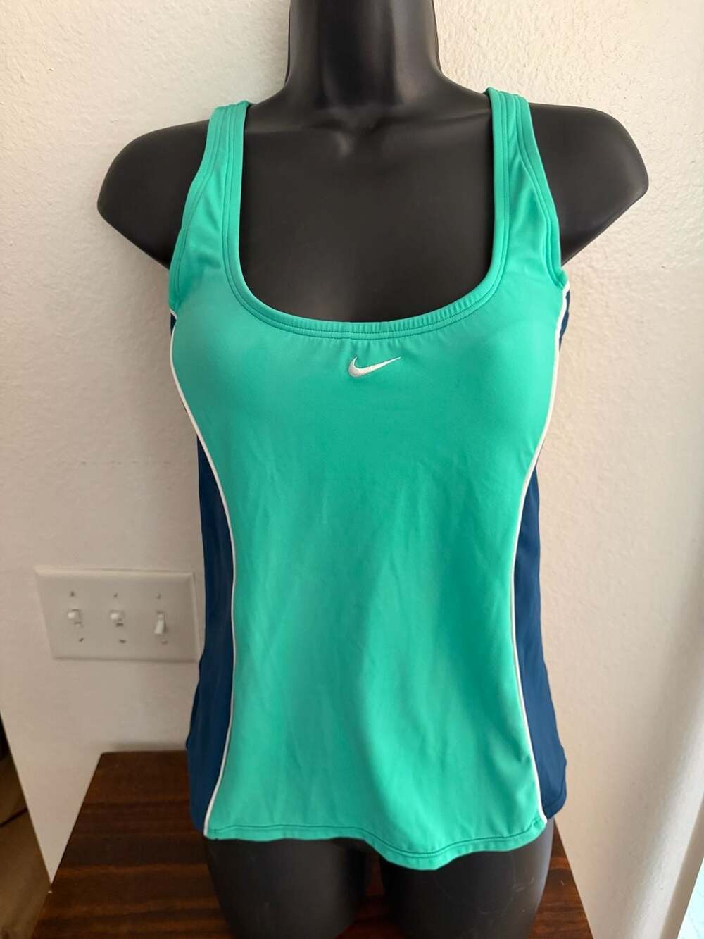 Nike Tankini Swimsuit Top Size 8 Green Blue Colorblock Racerback